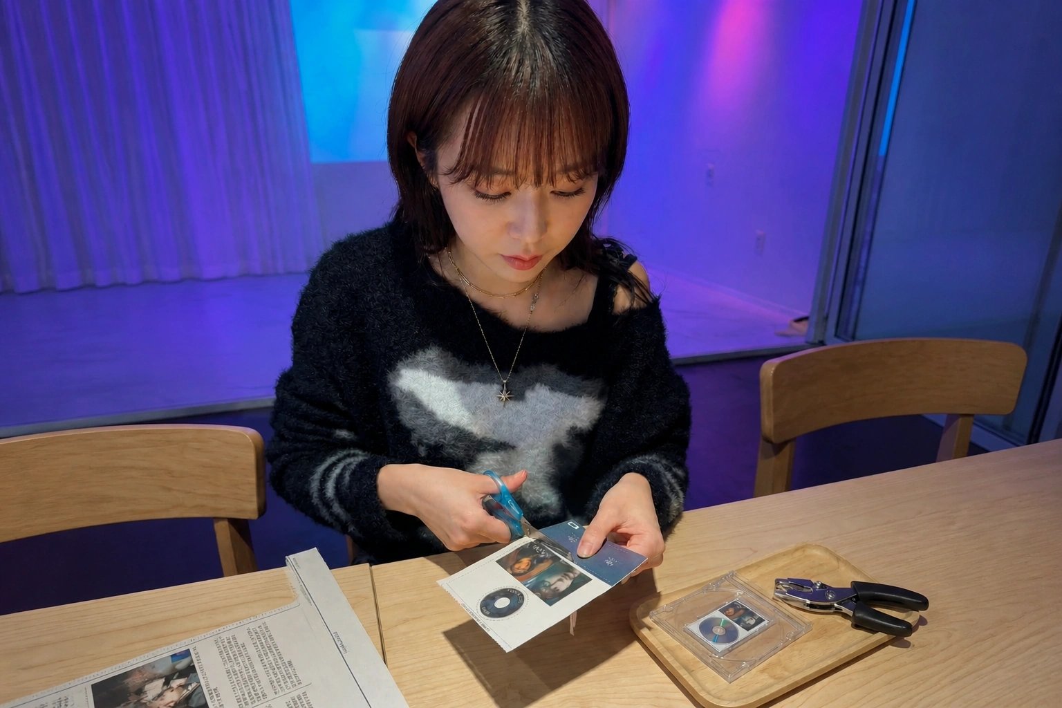 Assembling the mini CD keyring